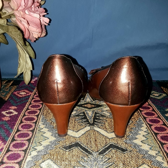 Soft Styles Brown Pumps - Picture 5 of 8